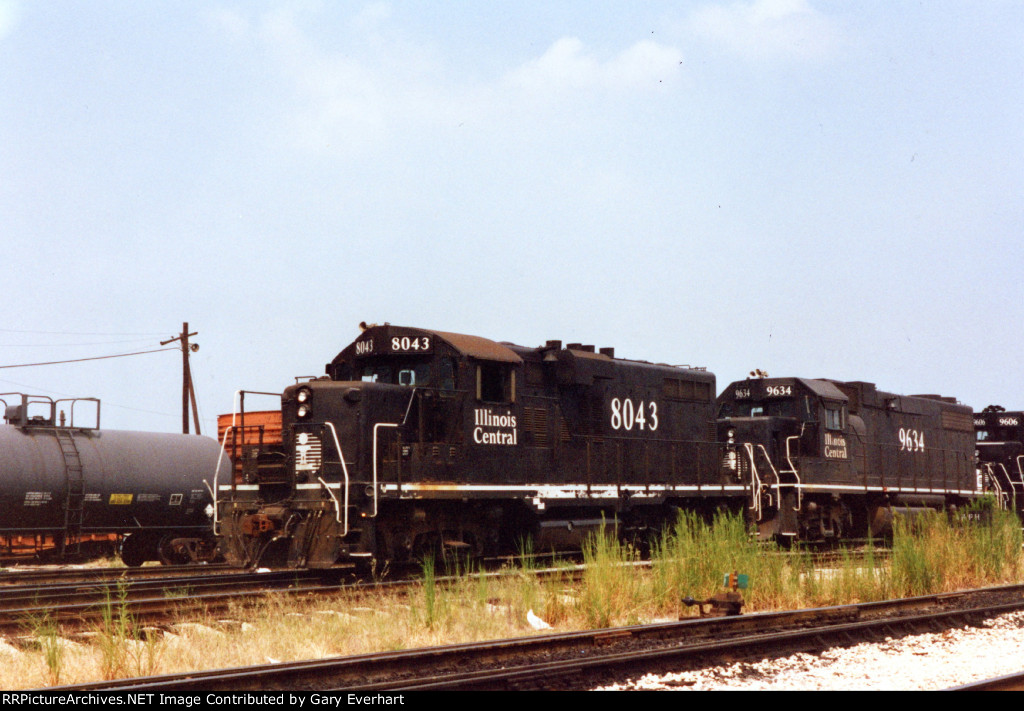 IC GP10 #8043 - Illlinois Central